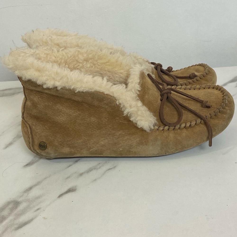 UGG Australia Shearling Lined Suede Moccasin Booties – Chestnut – Size 6
